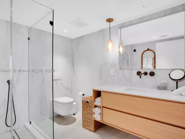 2-bedroom condo for sale in Surfside - 9195 Collins Ave 903 - MondialRealty