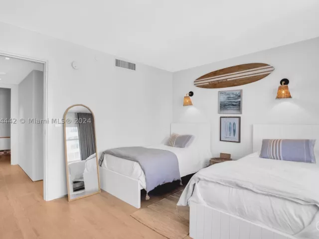 2-bedroom condo for sale in Surfside - 9195 Collins Ave 903 - MondialRealty