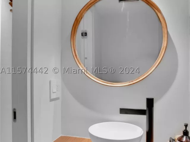 2-bedroom condo for sale in Surfside - 9195 Collins Ave 903 - MondialRealty