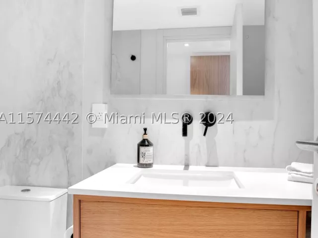 2-bedroom condo for sale in Surfside - 9195 Collins Ave 903 - MondialRealty