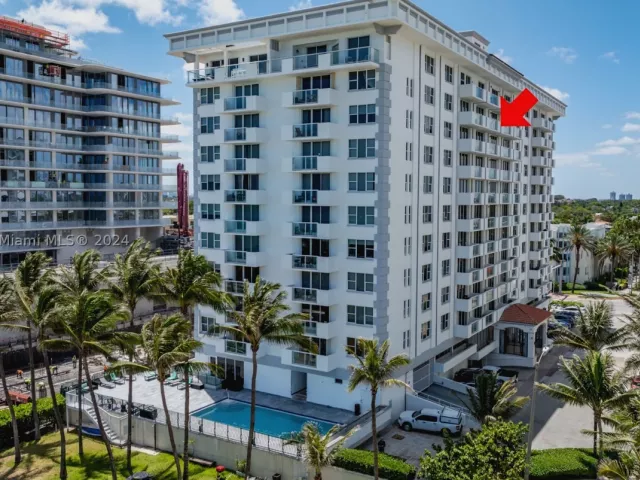 2-bedroom condo for sale in Surfside - 9195 Collins Ave 903 - MondialRealty