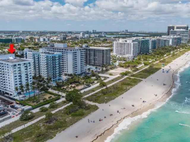 2-bedroom condo for sale in Surfside - 9195 Collins Ave 903 - MondialRealty