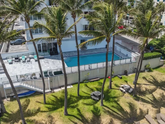 2-bedroom condo for sale in Surfside - 9195 Collins Ave 903 - MondialRealty