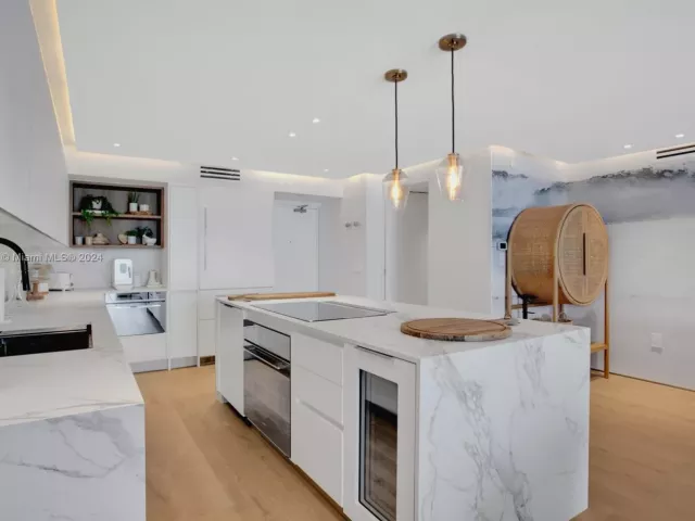 2-bedroom condo for sale in Surfside - 9195 Collins Ave 903 - MondialRealty