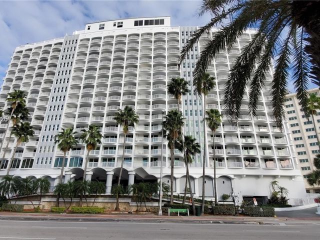condo for sale in Miami Beach - 5401 Collins Ave 209 - MondialRealty