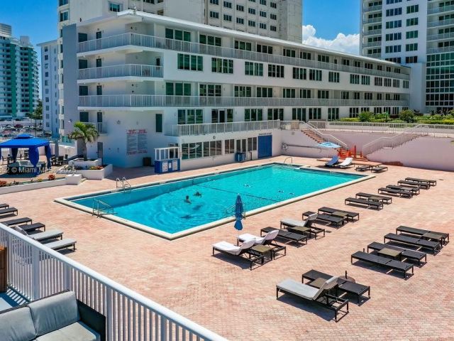 condo for sale in Miami Beach - 5401 Collins Ave 209 - MondialRealty