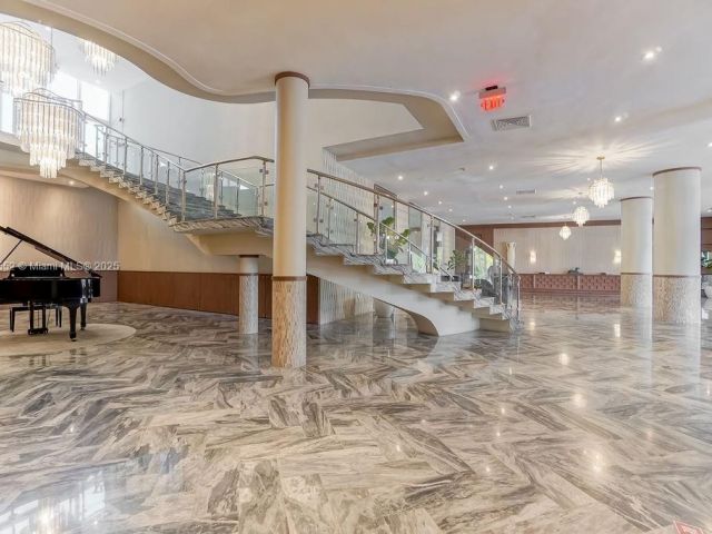 condo for sale in Miami Beach - 5401 Collins Ave 209 - MondialRealty