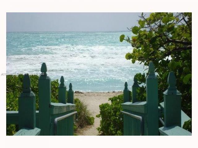 condo for sale in Miami Beach - 5401 Collins Ave 209 - MondialRealty