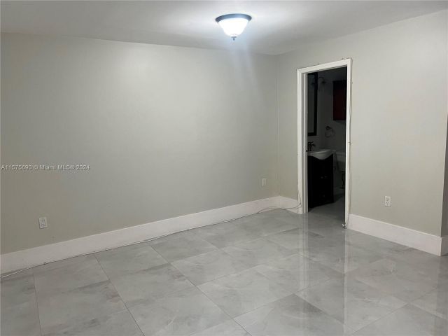 Home for rent at 7821 SW 100th St 7821 - photo 5319013