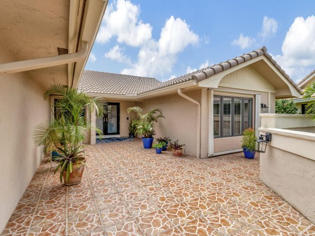 Home for sale at 6810 Villas Drive E - photo 5426456