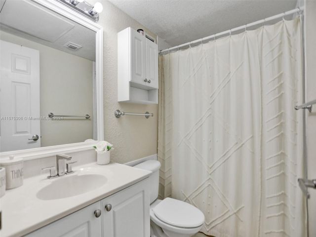 Apartment for rent  Unit #1001 (available Sept 7) - photo 5334432