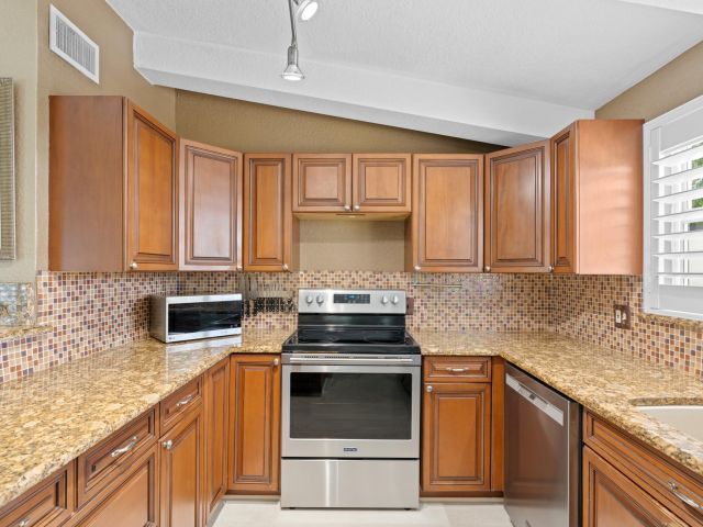 Home for sale at 900 SW 7th Street - photo 5359500