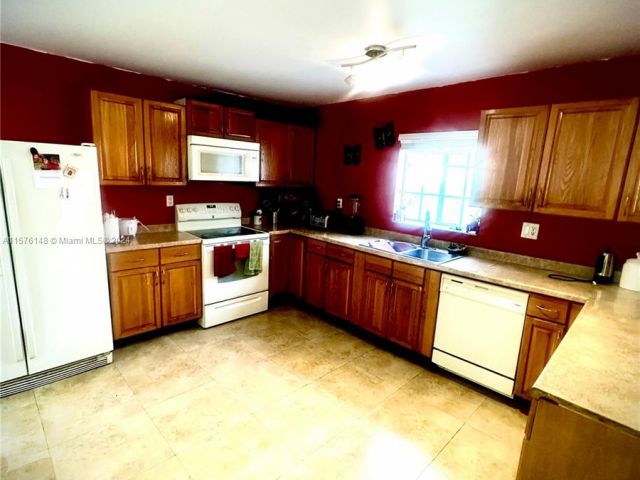 Home for sale at 10440 NW 28th Ct - photo 5335358