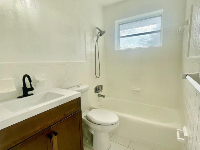 Home for rent at 1214 NW 4th St - photo 5494959