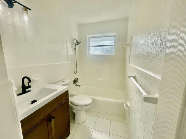 Home for rent at 1214 NW 4th St - photo 5494960