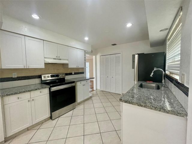 Home for rent at 1214 NW 4th St - photo 5494969