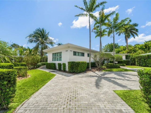 Home for sale at 1000 N Shore Dr - photo 5323793