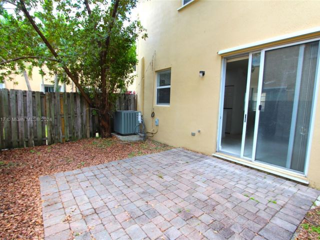 Home for rent at 8765 NW 112th Path 8765 - photo 5324880