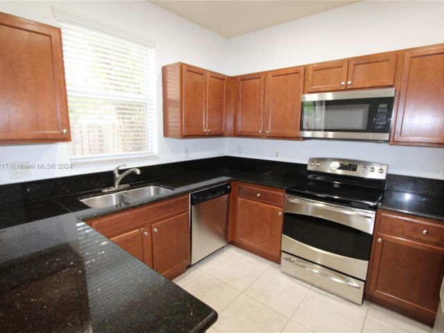 Home for rent at 8765 NW 112th Path 8765 - photo 5324885
