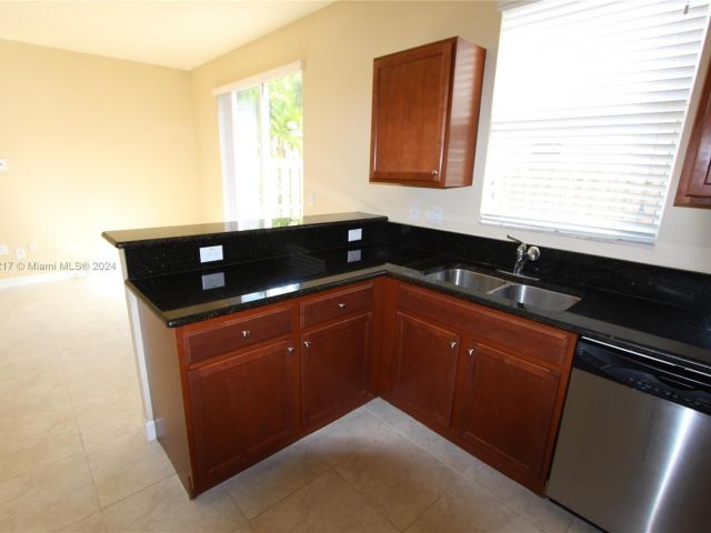 Home for rent at 8765 NW 112th Path 8765 - photo 5324886
