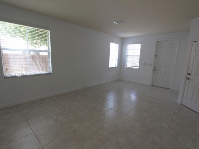Home for rent at 8765 NW 112th Path 8765 - photo 5324889