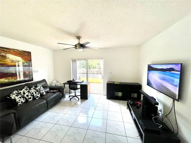 Home for rent at 9203 Fontainebleau Blvd 113 - photo 5449293