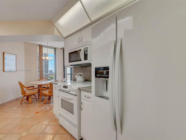 Apartment for sale  Unit #906 - photo 5326622