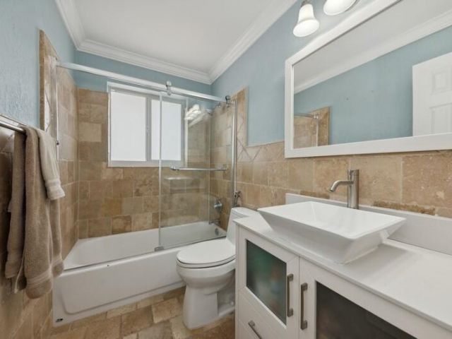 Home for rent at 361 SE 9th Court - photo 5332710