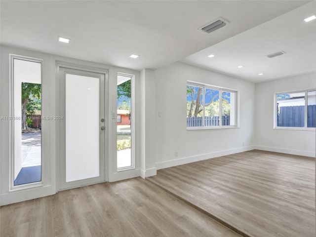 Home for sale at 1609 NW 7th Ter - photo 5327058