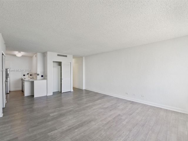 Apartment for rent  Unit #S-1476 - photo 5489527