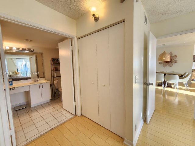 Apartment for rent  Unit #1807 - photo 5333499