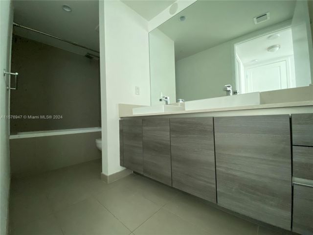 Apartment for rent  Unit #1111 - photo 5334255