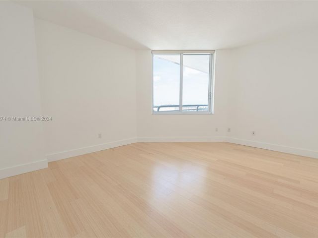 Apartment for rent  Unit #4014 - photo 5336707