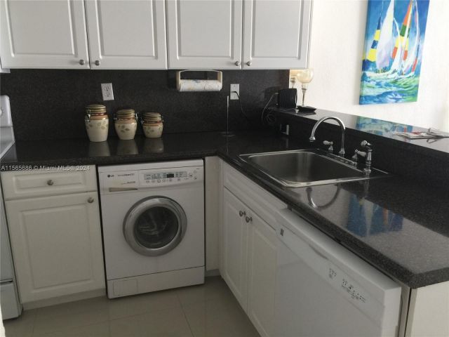 Apartment for rent  Unit #PH4 - photo 5338556