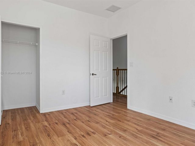 Home for rent at 10850 NW 82nd Ter 1-5 - photo 5339801