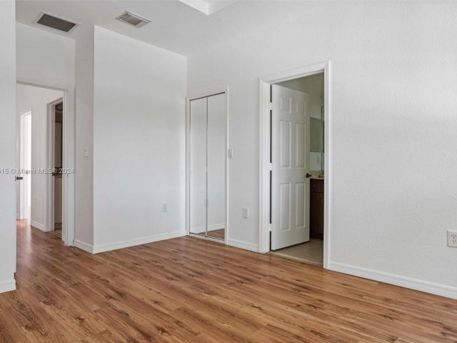 Home for rent at 10850 NW 82nd Ter 1-5 - photo 5339803