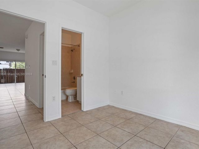 Home for rent at 10850 NW 82nd Ter 1-5 - photo 5339811