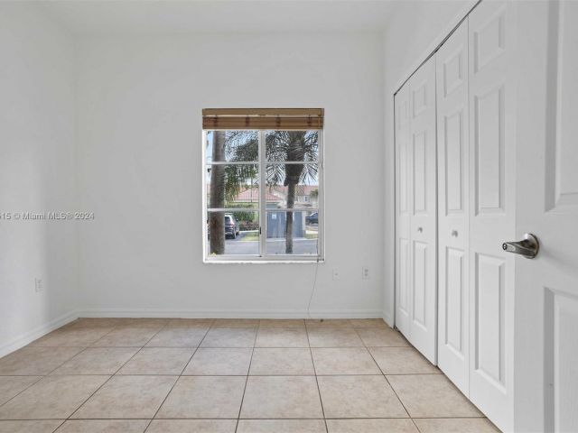 Home for rent at 10850 NW 82nd Ter 1-5 - photo 5339812