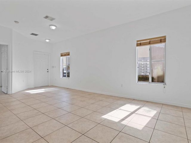 Home for rent at 10850 NW 82nd Ter 1-5 - photo 5339814