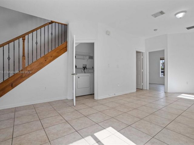 Home for rent at 10850 NW 82nd Ter 1-5 - photo 5339815