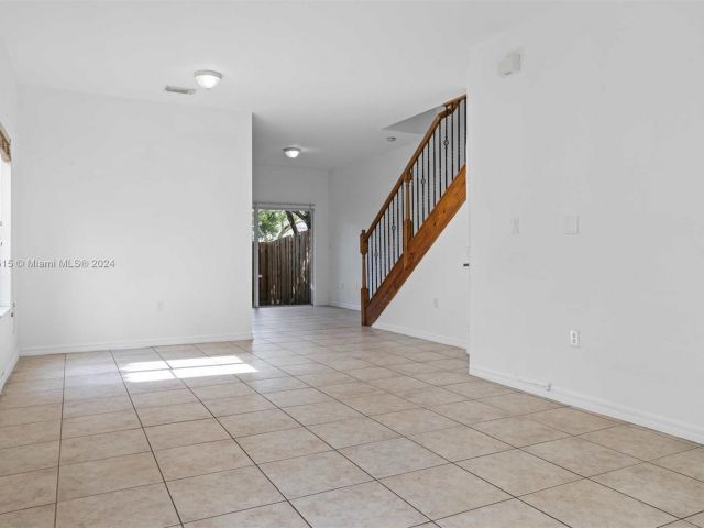 Home for rent at 10850 NW 82nd Ter 1-5 - photo 5339817