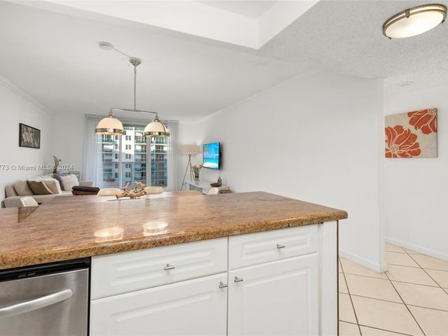 Apartment for sale  Unit #1418 - photo 5340383