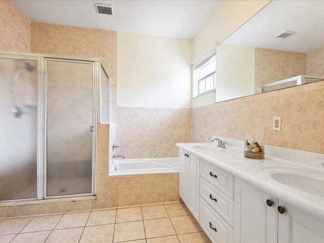Home for sale at 1439 SW 11th Pl - photo 5363957