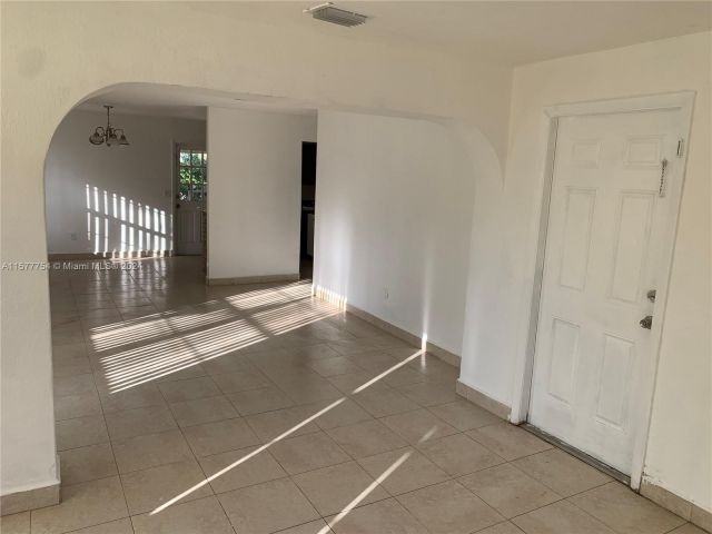Home for rent at 1710 NW 5th Ave 1710 - photo 5478124