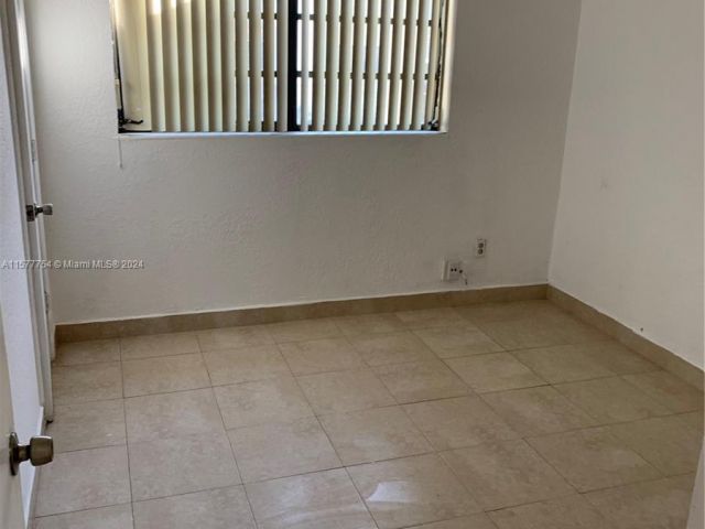 Home for rent at 1710 NW 5th Ave 1710 - photo 5478128