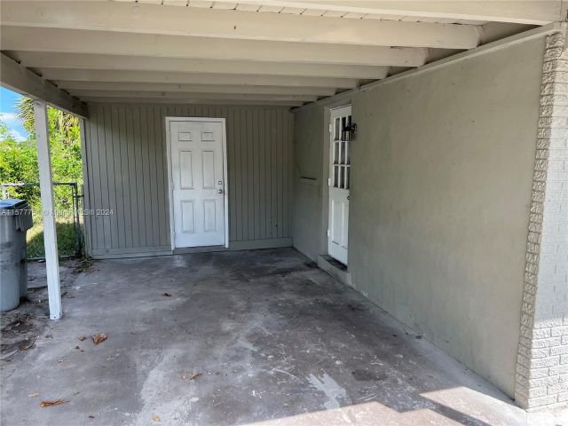 Home for rent at 1710 NW 5th Ave 1710 - photo 5478131