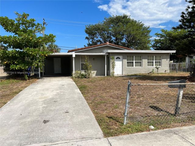 Home for rent at 1710 NW 5th Ave 1710 - photo 5478134