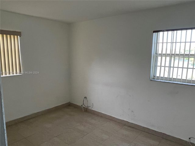 Home for rent at 1710 NW 5th Ave 1710 - photo 5478135