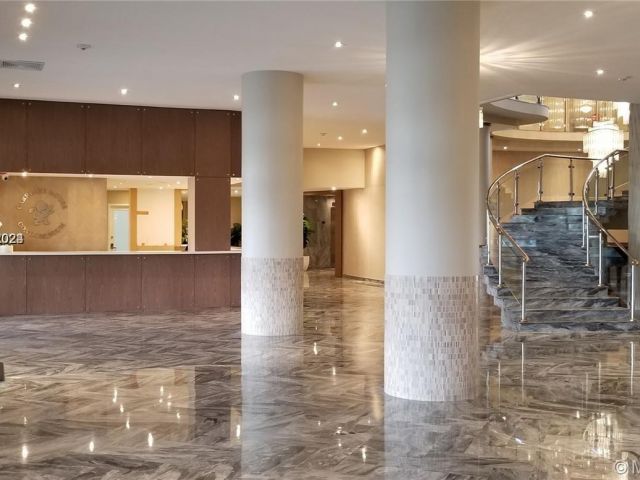 condo for sale in Miami Beach - 5401 Collins Ave 410 - MondialRealty