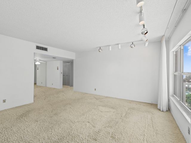 Apartment for sale  Unit #305 - photo 5345649